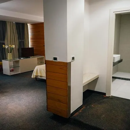 Hotel Bermon 4* Tirana