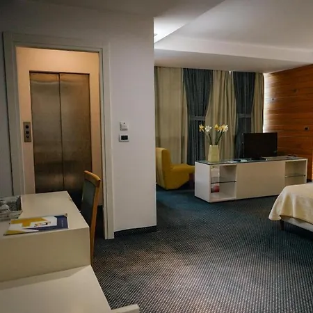 Bermon 4* ティラナ