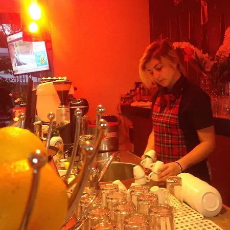 贝尔蒙酒店 4* 地拉那