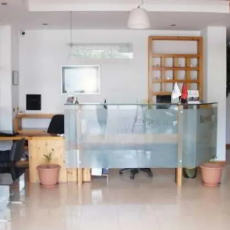 ホテル Bermon ティラナ