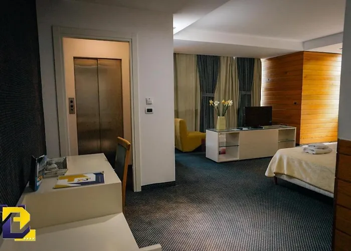 贝尔蒙酒店 4* 地拉那