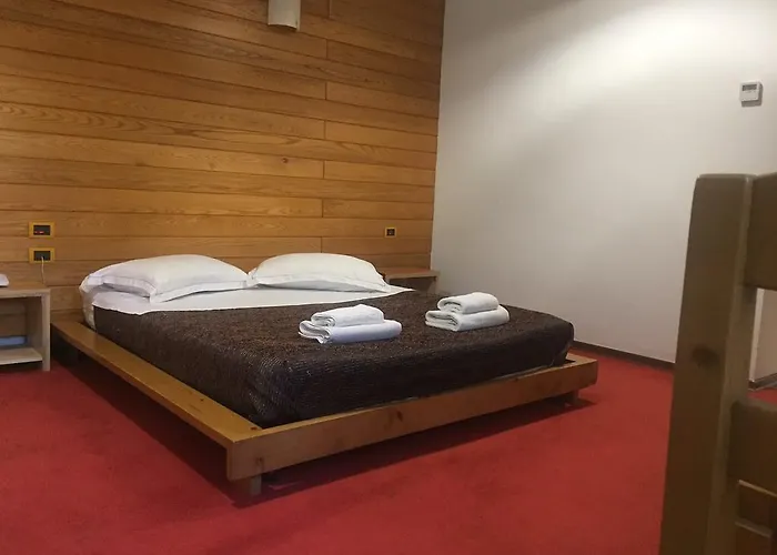 贝尔蒙酒店 4* 地拉那